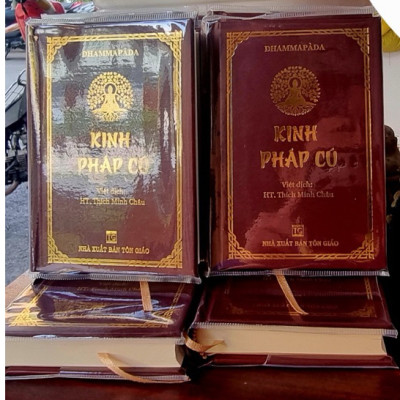 Kinh pháp cú - khổ 8x11cm- tặng kèm bọc sách