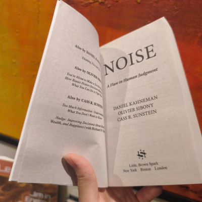Sách - Noise: A Flaw in Human Judgment by Daniel Kahneman - Psychology/ Nonfiction /Science
