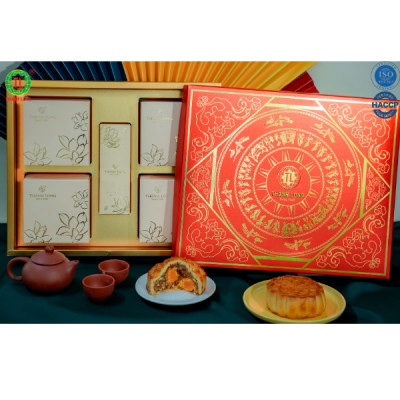 Bộ hộp Bánh trung thu Thịnh Vượng 4 bánh 2 trứng 270g - Thành Long - 1080g - tặng 1 hộp trà - VIỆT NAM
